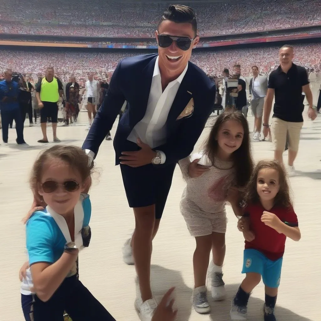 Ronaldo ăn mừng chức vô địch Euro cùng gia đình