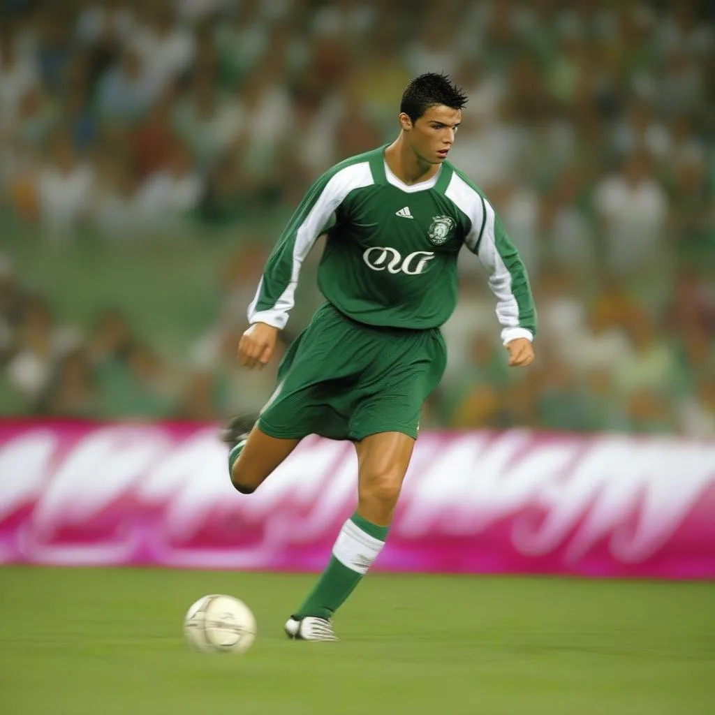 Ronaldo chuyển nhượng từ Sporting Lisbon sang Manchester United năm 2003