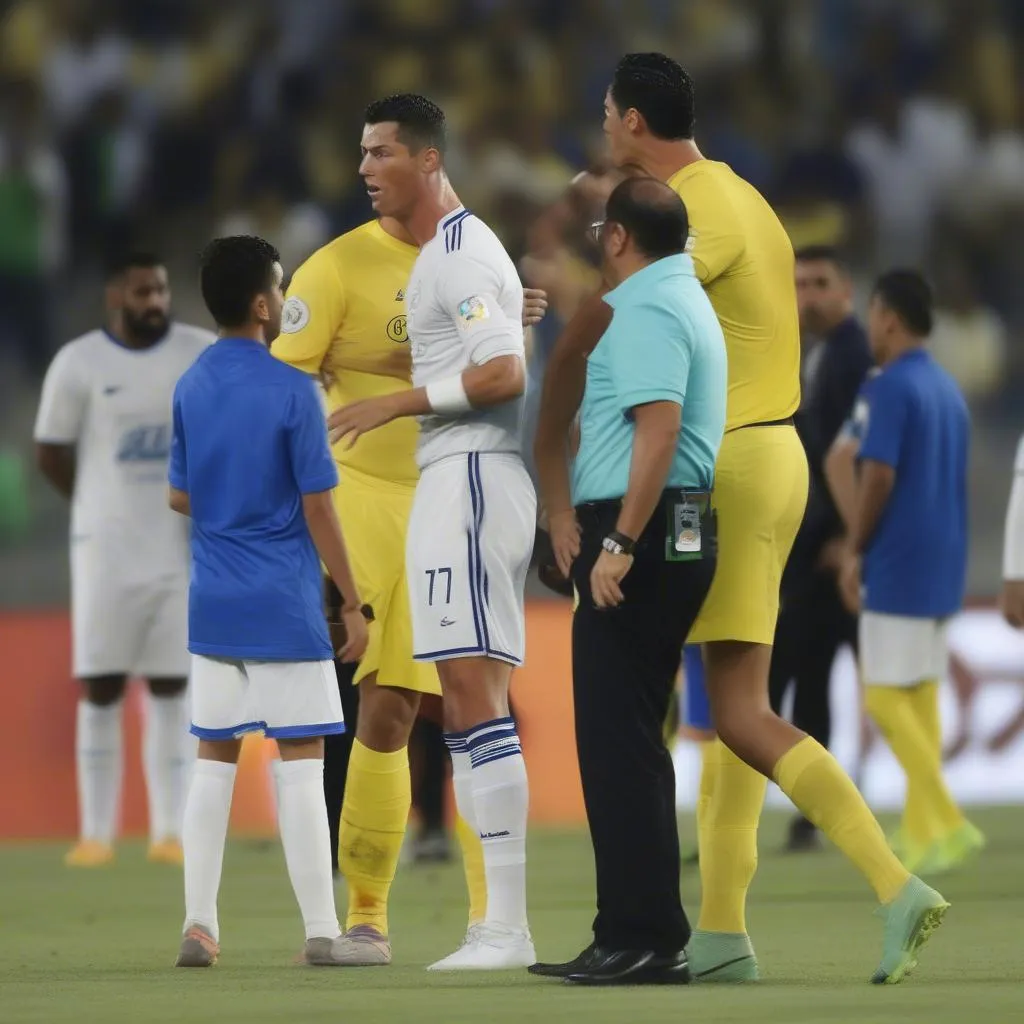 Ronaldo đẩy trọng tài trong trận đấu giữa Al Nassr và Al-Hilal tại giải vô địch quốc gia Saudi Arabia